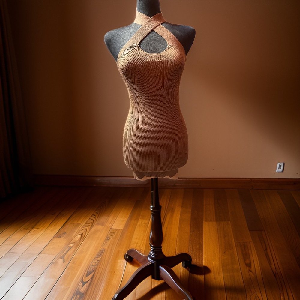 🌟 Chic Above-the-Knee Brown Crisscross Strap Casual Dress 🌟